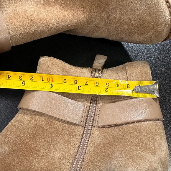Elaine Turner Stylish Tan Suede Ankle Boots block heel women’s 8.5  booties nude - Picture 6 of 9